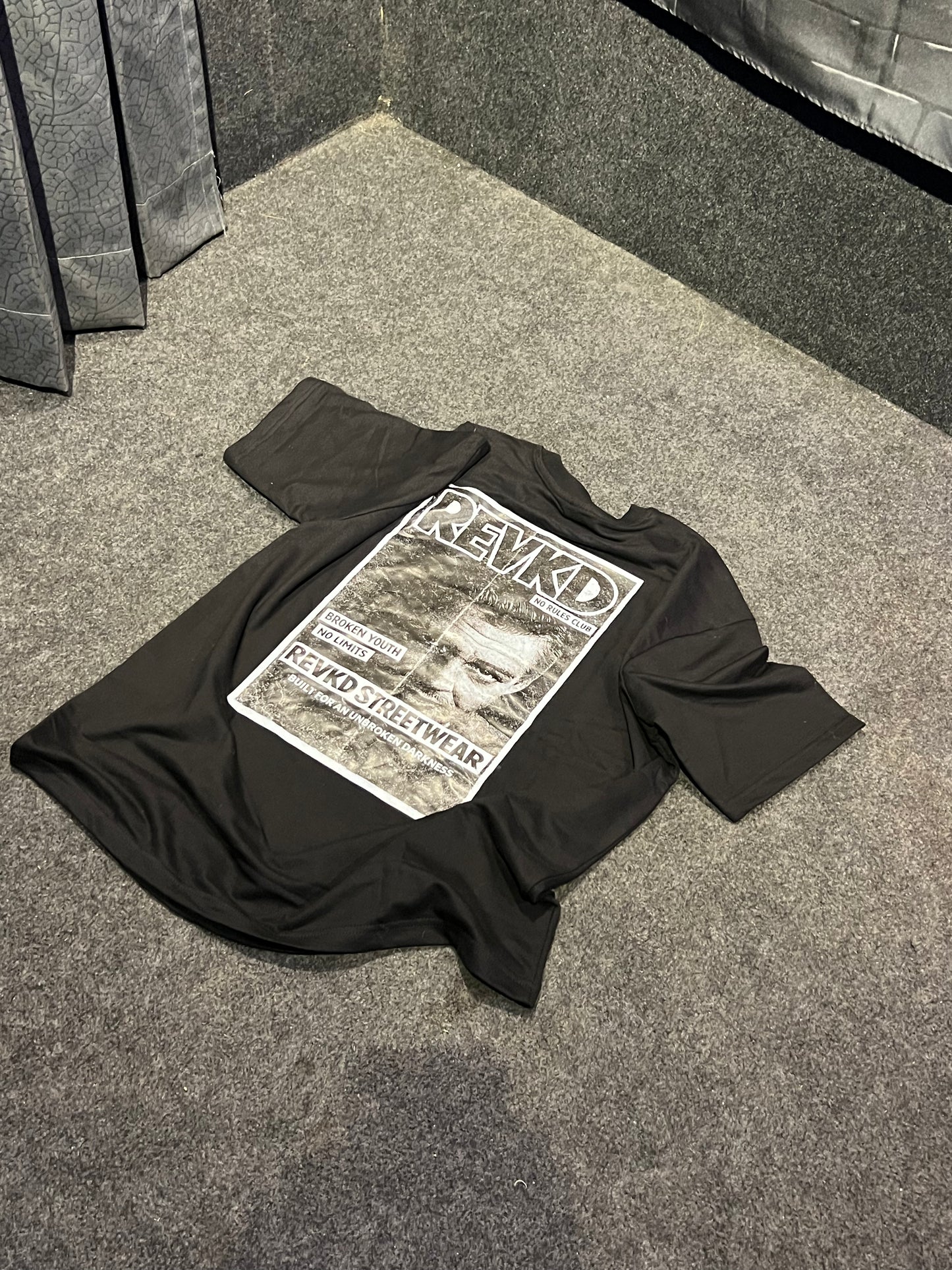 REVKD STREETWEAR - Graphic tee